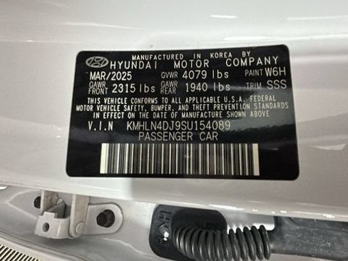 Certified 2025 Hyundai Elantra Limited FWD image 10