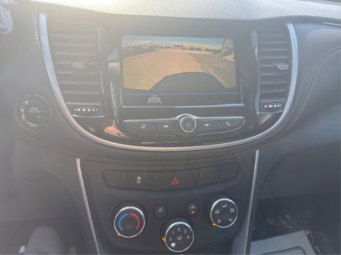 Used 2019 Chevrolet Trax LT w/ LT Convenience Package FWD image 31