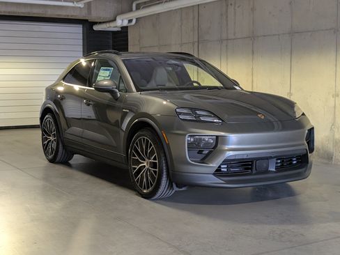 New 2026 Porsche Macan 4 Electric AWD/4WD image 11