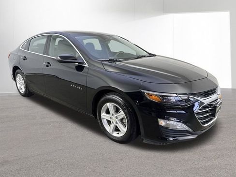 Used 2025 Chevrolet Malibu LS image 2