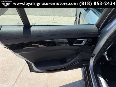 Used 2019 Porsche Panamera image 15