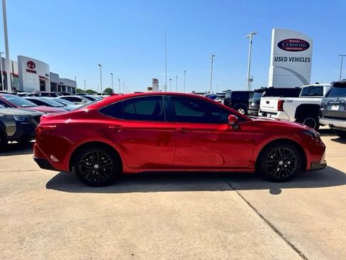 Used 2025 Toyota Camry SE w/ Convenience Package FWD image 6