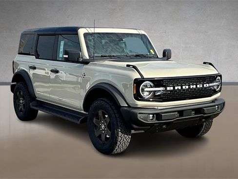 New 2025 Ford Bronco Outer Banks image 2