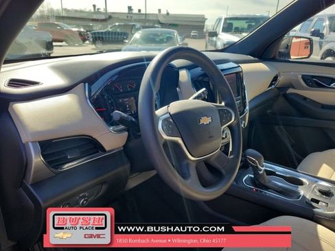 Used 2022 Chevrolet Traverse LS image 16