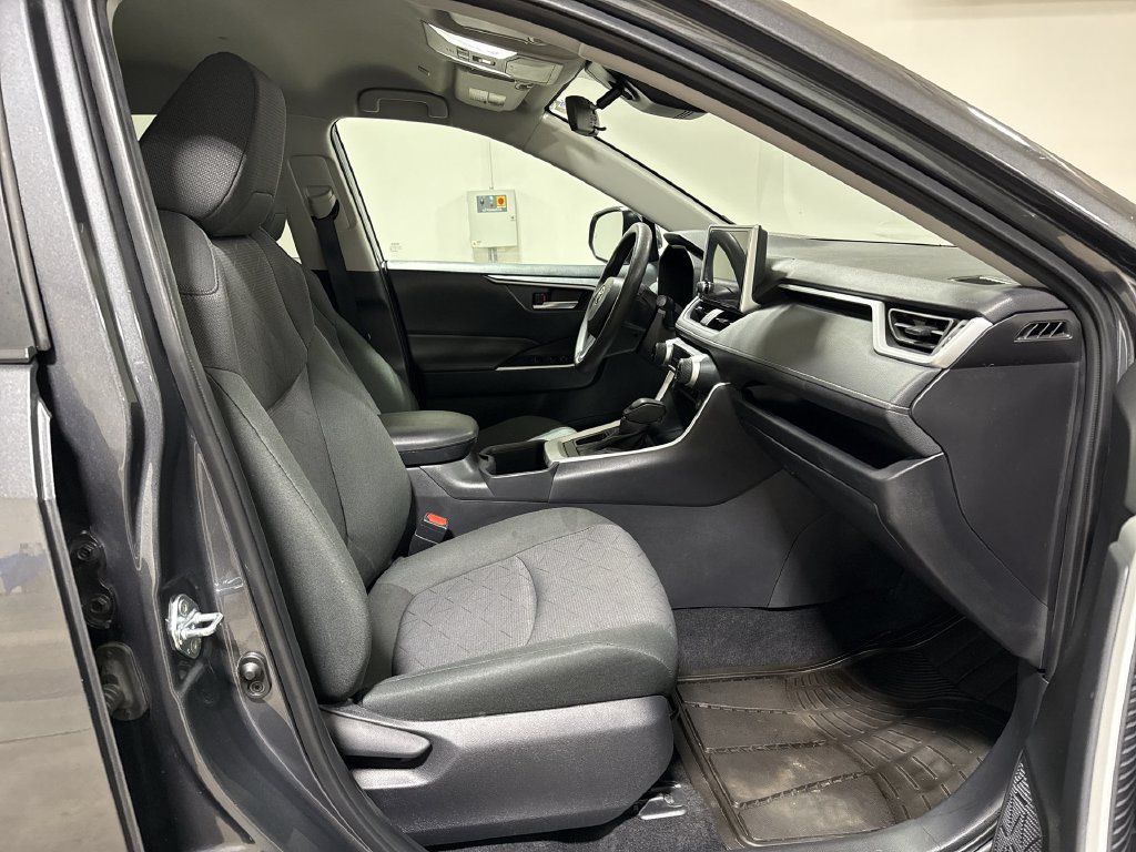 Used 2025 Toyota RAV4 XLE FWD image 21