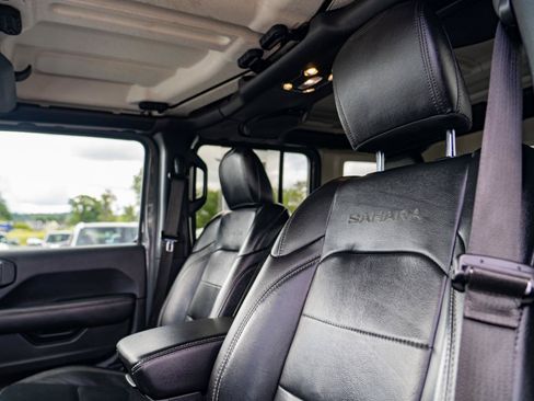 Used 2020 Jeep Wrangler Unlimited Sahara AWD/4WD image 17
