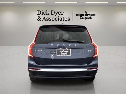 New 2025 Volvo XC90 B6 Plus w/ Protection Package Premier image 4