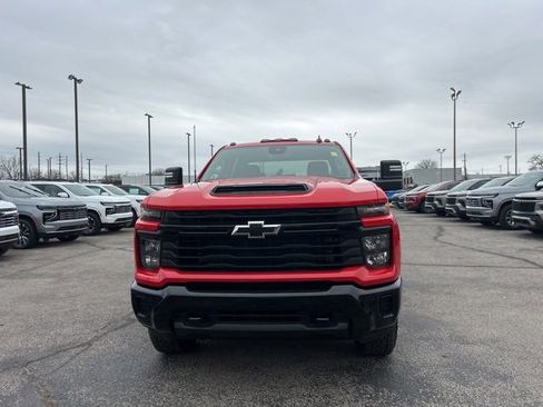 Used 2025 Chevrolet Silverado 2500 Custom w/ Custom Value Package image 8