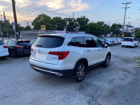 Used 2018 Honda Pilot Touring image 5
