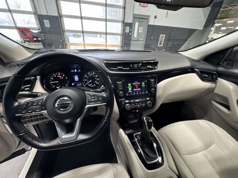 Certified 2022 Nissan Rogue Sport SL AWD/4WD image 2