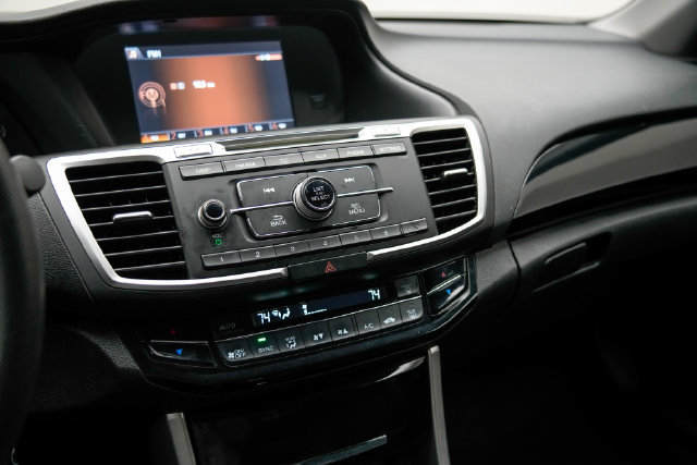 Used 2017 Honda Accord LX image 21