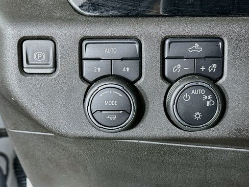 Used 2023 Chevrolet Silverado 1500 LT AWD/4WD image 17