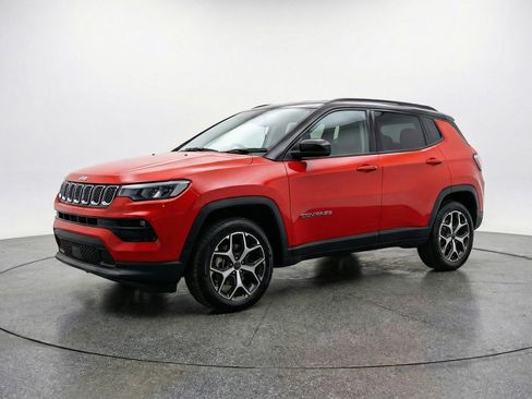 Used 2025 Jeep Compass Limited AWD/4WD image 3