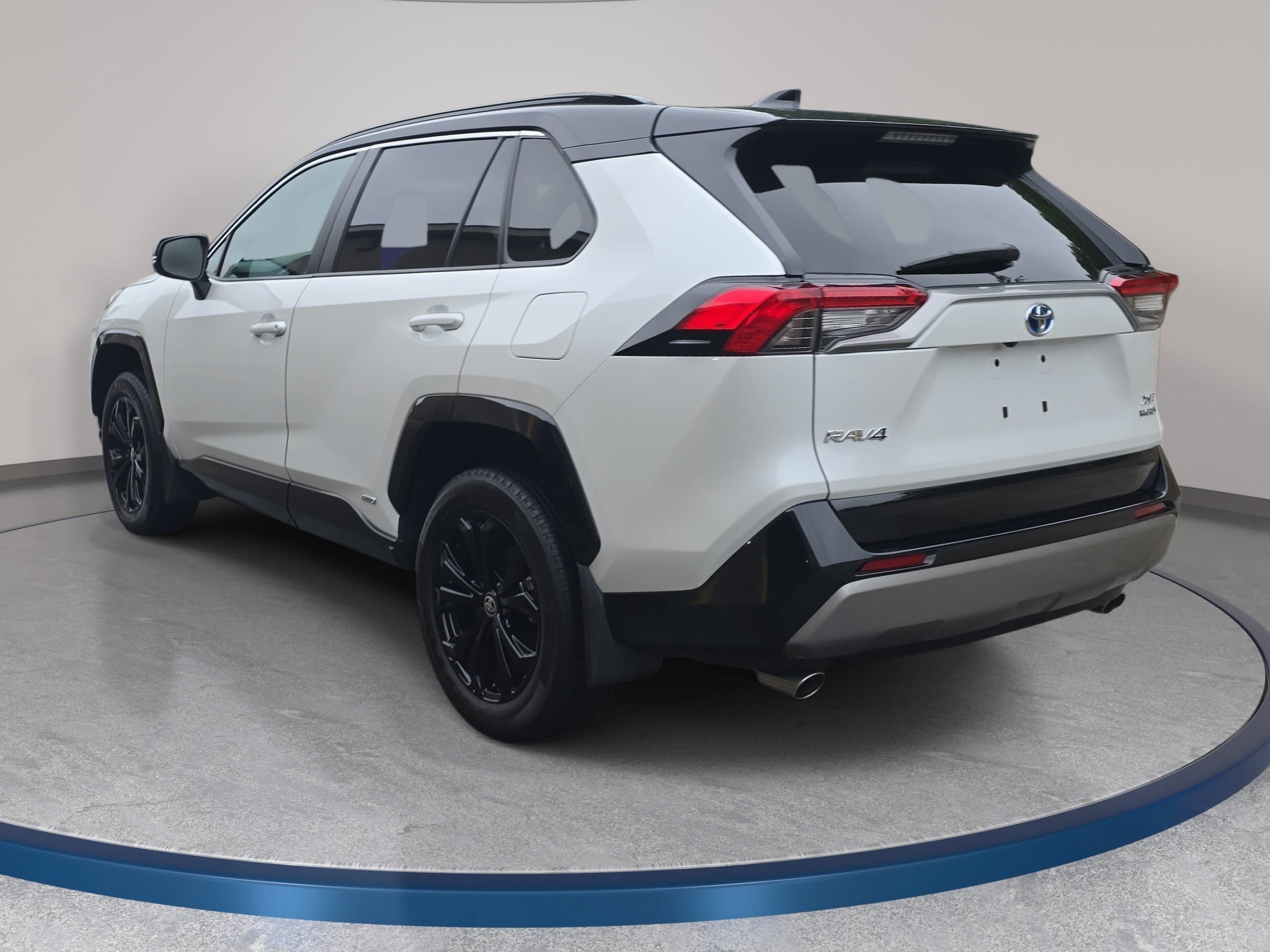 Used 2024 Toyota RAV4 XSE AWD/4WD image 7