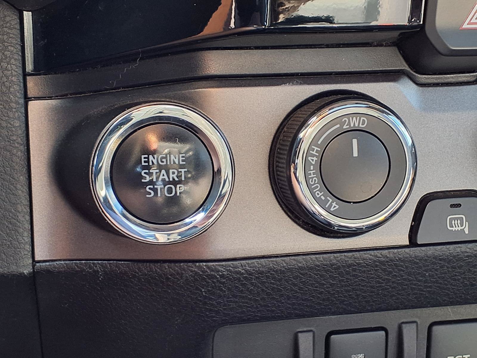 Used 2017 Toyota Tacoma TRD Sport AWD/4WD image 25