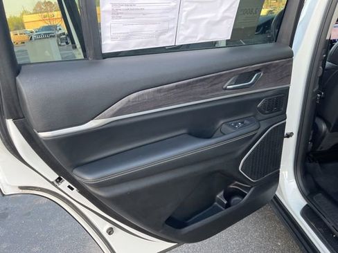 Used 2022 Jeep Grand Cherokee L Limited image 11