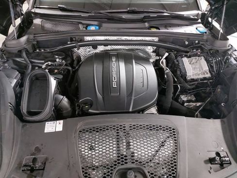 Certified 2019 Porsche Macan AWD/4WD image 33