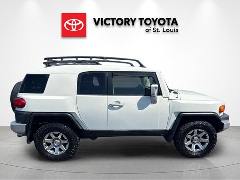 Used 2014 Toyota FJ Cruiser 4WD w/ Convenience Package image 2