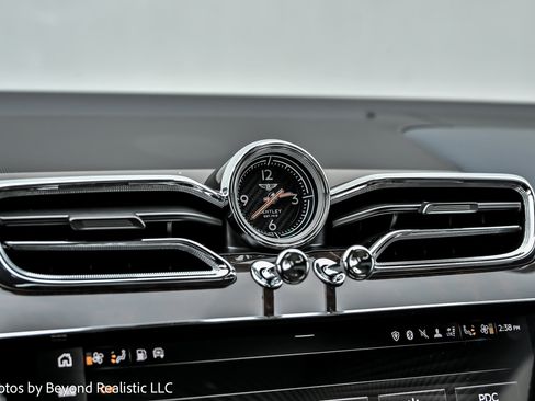 Used 2022 Bentley Bentayga image 47