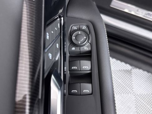 Used 2025 GMC Yukon Elevation w/ LPO, Get Active Package image 25