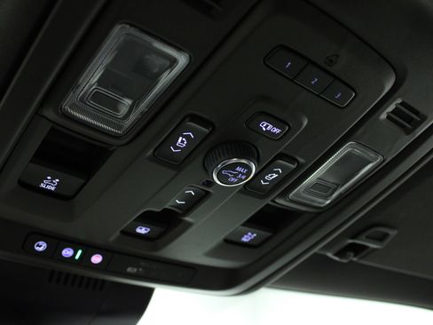 Used 2024 GMC Yukon XL Denali AWD/4WD image 25