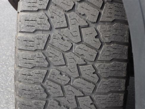 Used 2019 GMC Sierra 1500 AT4 w/ AT4 Premium Package image 10