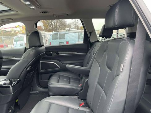 Used 2023 Kia Telluride EX w/ EX Captain's Chair Package image 11