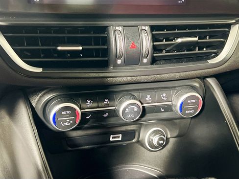 Used 2022 Alfa Romeo Giulia Veloce image 27