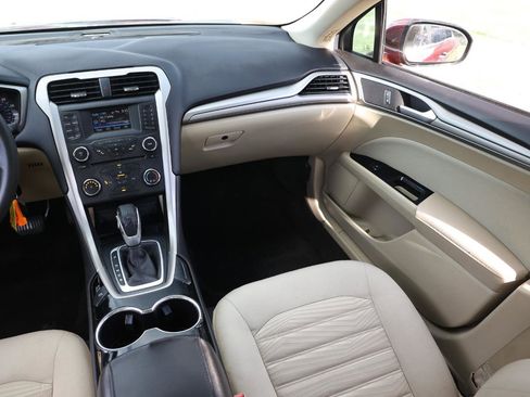Used 2016 Ford Fusion SE FWD image 22