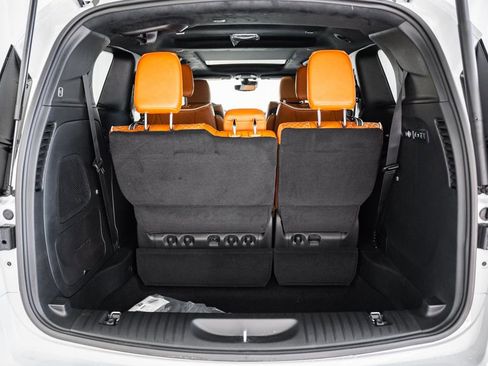 New 2026 Chrysler Pacifica Pinnacle image 8