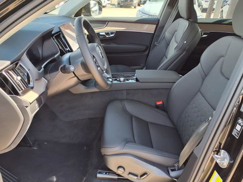 New 2026 Volvo XC90 B6 Plus w/ Protection Package Premier image 13