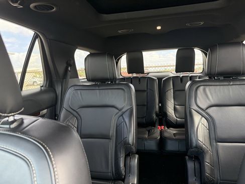 Used 2019 Ford Explorer Platinum image 19