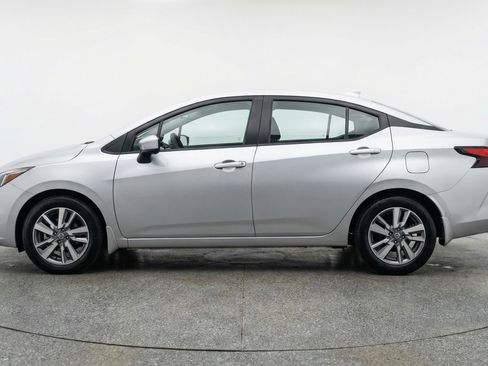 Used 2025 Nissan Versa SV image 5