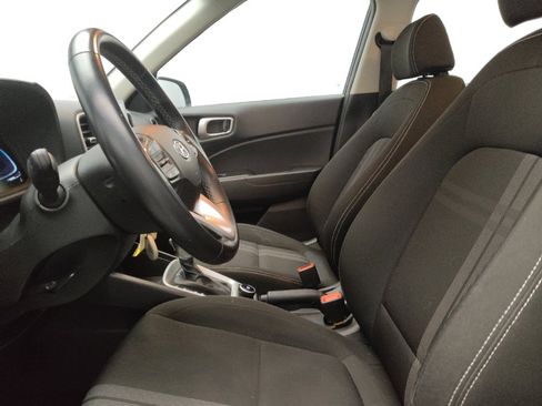 Used 2023 Hyundai Venue SEL image 17
