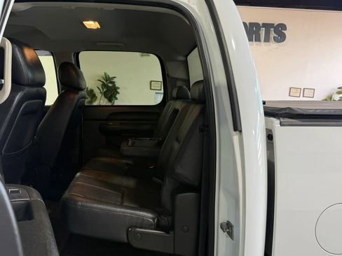 Used 2014 Chevrolet Silverado 2500 LT w/ Interior Plus Package AWD/4WD image 13