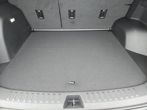 New 2026 Chevrolet Equinox LT w/ Convenience Package II FWD image 21