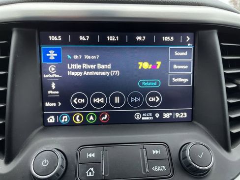 Used 2023 GMC Acadia SLT w/ Preferred Package image 14