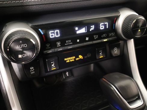 Used 2020 Toyota RAV4 XLE Premium AWD/4WD image 7