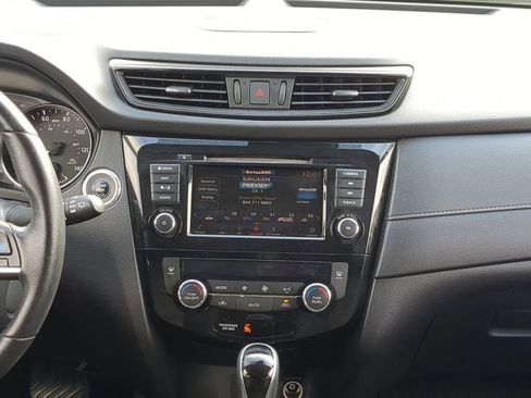 Certified 2019 Nissan Rogue SV w/ Sun & Sound Touring Package image 18