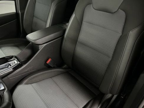 Certified 2025 Chevrolet Trax LT w/ LT Convenience Package image 18