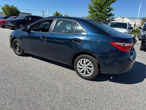 Used 2017 Toyota Corolla LE w/ Carpet Mat Package (TMS) FWD image 2