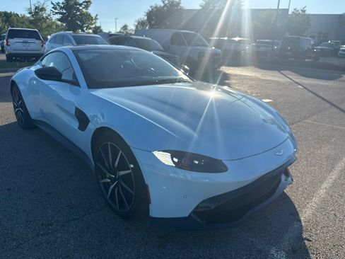 Used 2019 Aston Martin V8 Vantage Coupe RWD image 3