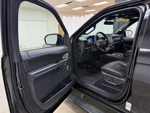 Used 2024 Ford Expedition Max Limited AWD/4WD image 9