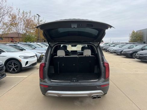 Used 2022 Kia Telluride SX w/ SX Prestige Package image 7
