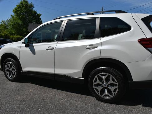 Used 2020 Subaru Forester Premium image 28