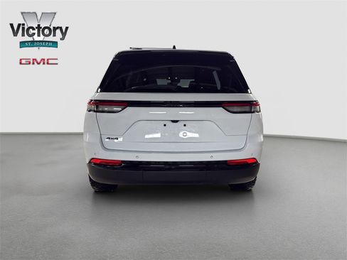 Used 2024 Jeep Grand Cherokee Altitude image 12