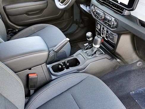 New 2025 Jeep Gladiator Sport image 15