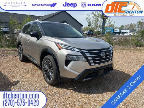 Used 2025 Nissan Rogue Platinum w/ Tech Package image 1