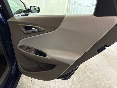 Used 2021 Chevrolet Malibu LT FWD image 16