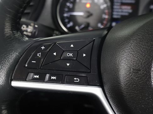 Used 2018 Nissan Rogue SV AWD/4WD image 39